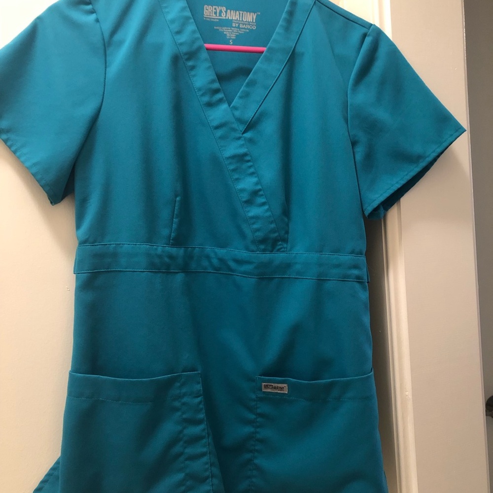 Grey’s Anatomy Mock Wrap scrub top